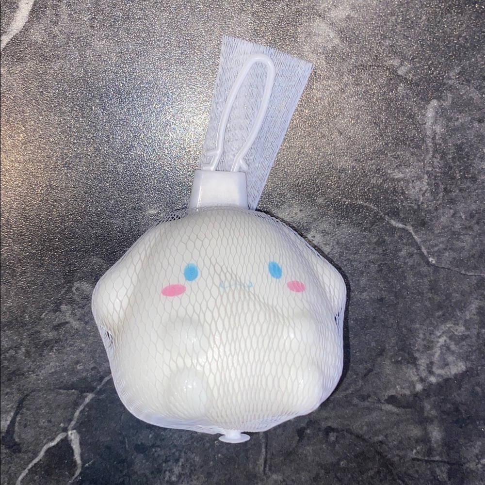 Sanrio Squishy Cinnamoroll - Picture 2 of 3